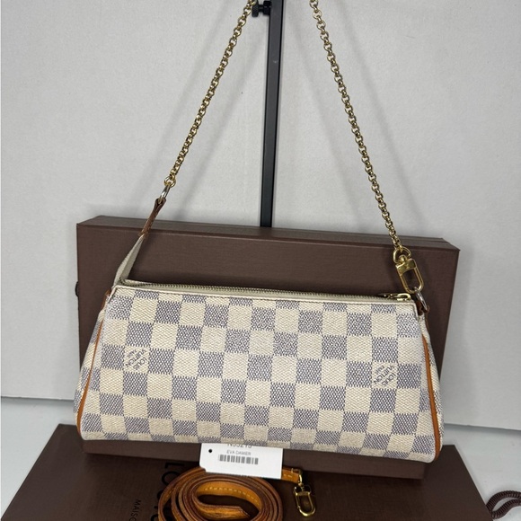 Louis Vuitton Eva Clutch with Checkered Pattern and Leather Trim - Picture 8 of 14